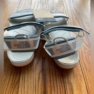 NWT The North Face Skeena Sports sandal